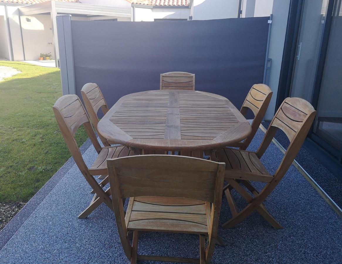 Le Cachet D'Une Maison De Centre-Bourg A Beauvoir-Sur-Mer Exteriér fotografie