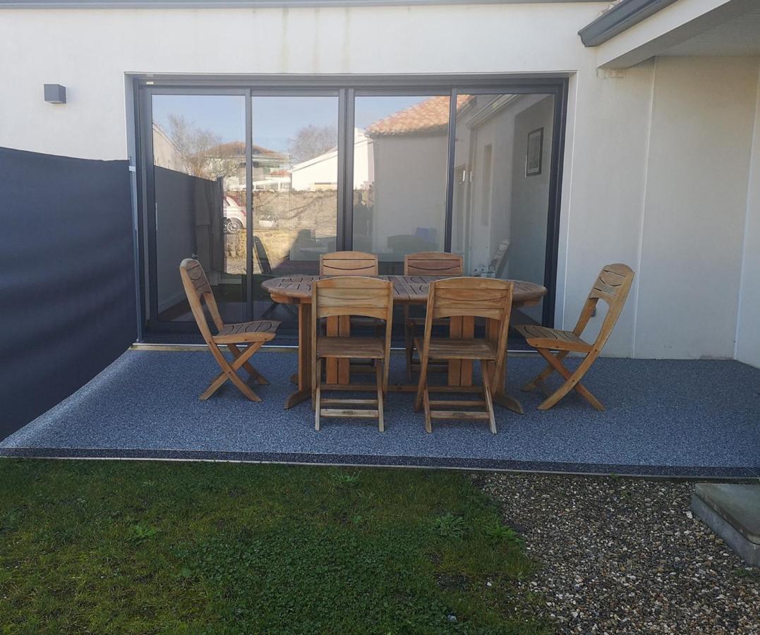 Le Cachet D'Une Maison De Centre-Bourg A Beauvoir-Sur-Mer Exteriér fotografie