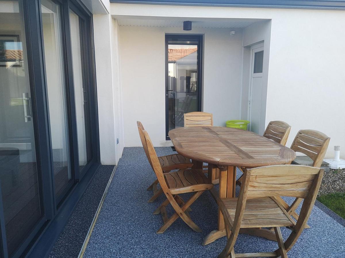 Le Cachet D'Une Maison De Centre-Bourg A Beauvoir-Sur-Mer Exteriér fotografie
